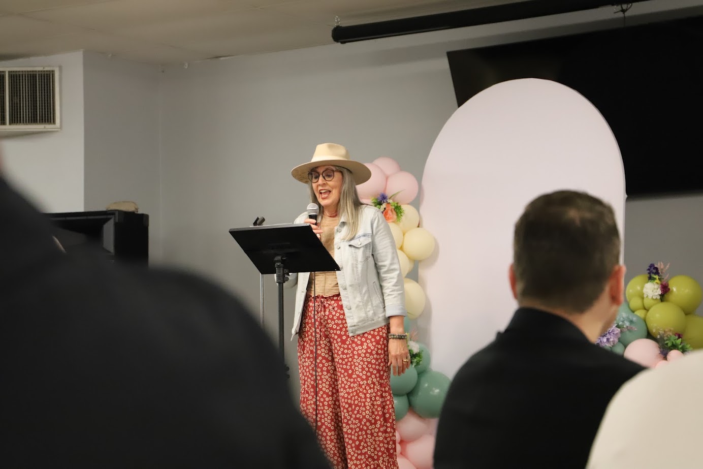 Lorraine Singing